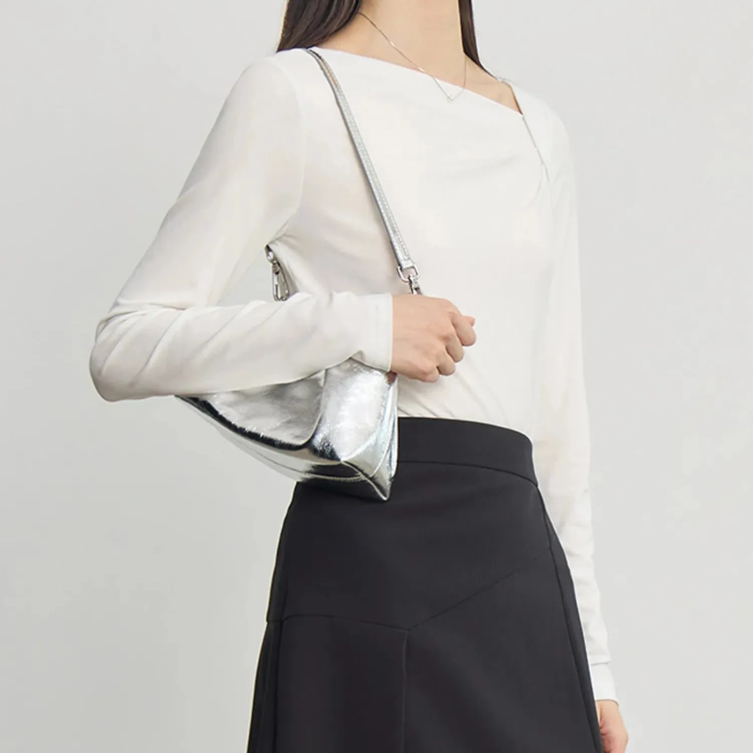 Sleek Acetate Slim Fit Long-Sleeved Tee for Women - Versatile Casual Solid Color Top for Autumn